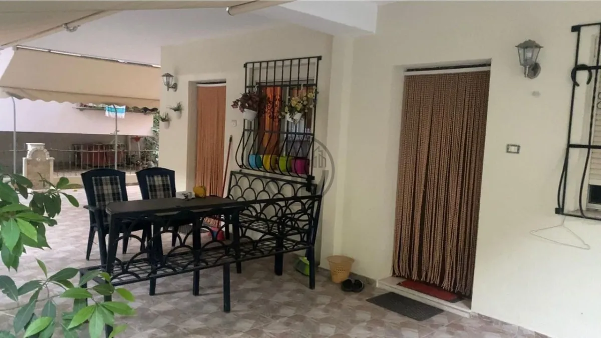 Na prodej 2 zařízené apartmány 1+1 v Shkëmbi i Kavajës