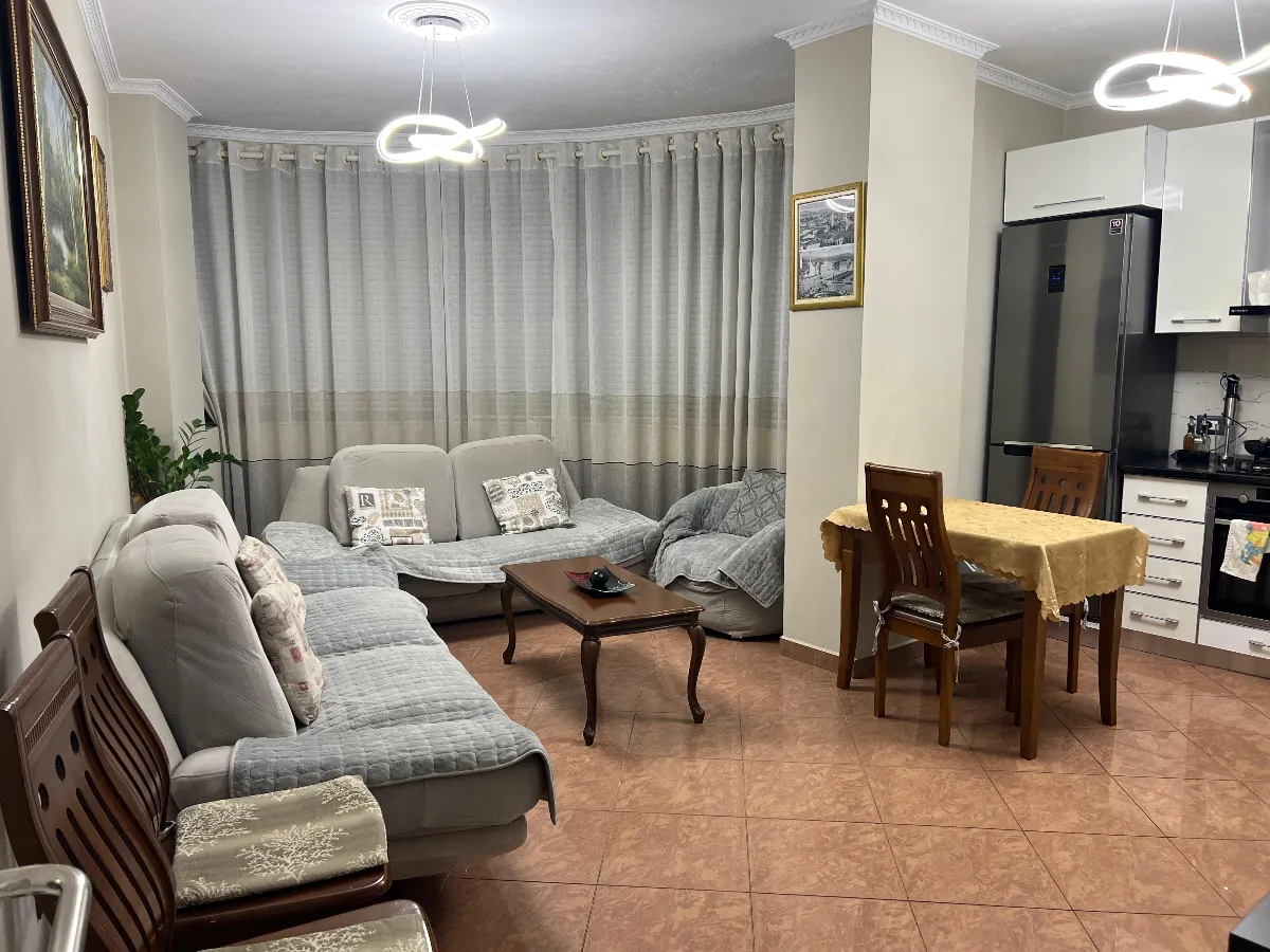 Byt 2+1+2 k pronájmu – Centrum Tirany