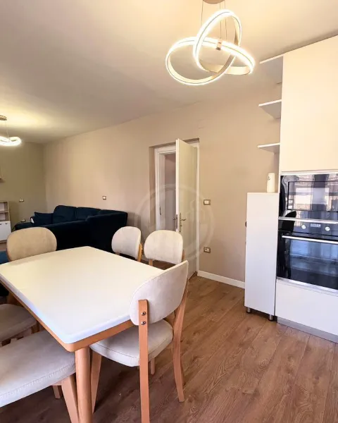Квартира 2+1+2 зі складом на продаж – Qendër, Durrës