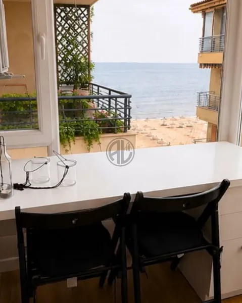 Na Prodej Apartmán 1+1 – Shkëmbi i Kavajës | První Linie u Moře - Image 2