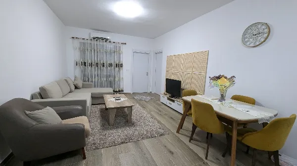 K pronájmu byt 2+1 + 2 balkony Durres - naproti vlakovému nádraží - Image 3
