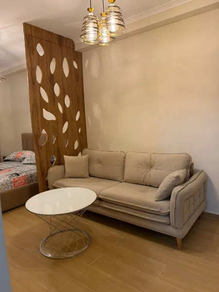 Квартира-студія 30 м2 на продаж у районі Shkëmbi i Kavajës, біля Majestic