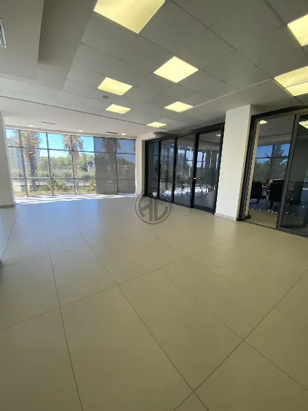 Комерційне приміщення в оренду 500м²