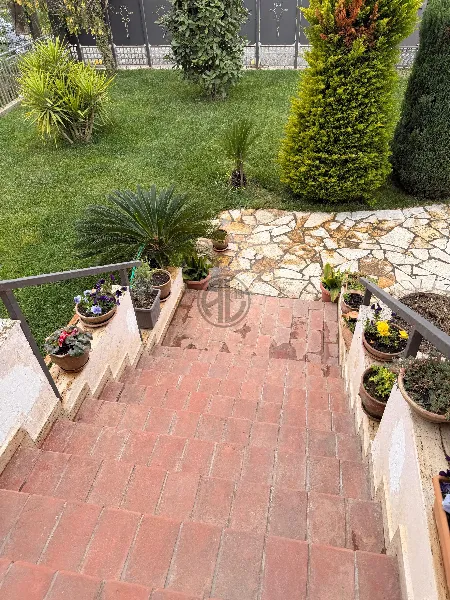 Продається 3-поверхова вілла з ділянкою 1533 м2 – Kavajë, Rruga Dytësore - Image 3