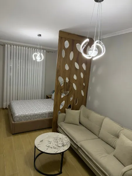 Квартира-студія на продаж у районі Shkëmbi i Kavajës, біля Majestic