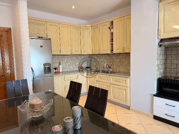 Квартира 2+1 з 2 балконами в оренду біля Музею мучеників, Durrës.