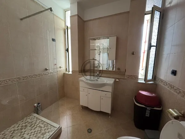 NA PRODEJ 2 APARTMÁNY + SUPER TERASA S VÝHLEDEM NA MOŘE + UZAVŘENÁ GARÁŽ - Image 2