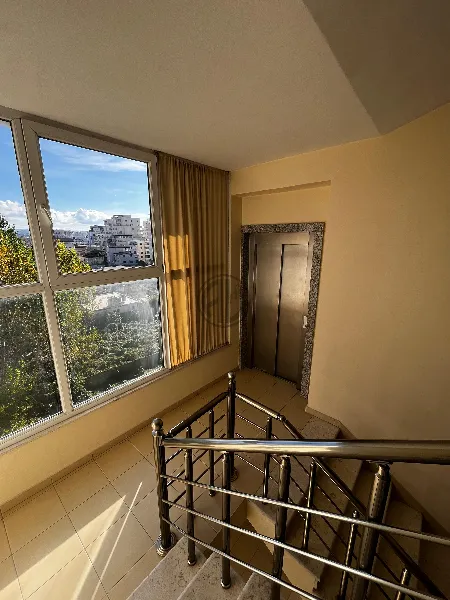Hotel s 20 apartmány, restaurací a prádelnou na prodej - Image 2