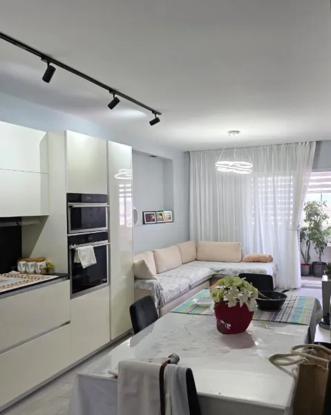 Продається Квартира 2+1 – 90 м² – Біля Лікарні, Durrës