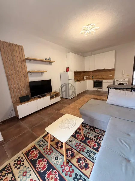 Byt 1+1 na prodej – Shkëmbi i Kavajës, poblíž Hotel Majestic - Video