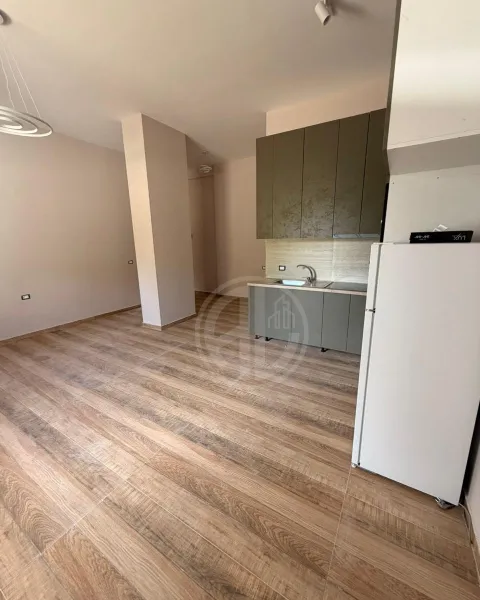 Квартира-студія на продаж – Shkëmbi i Kavajës - Image 2