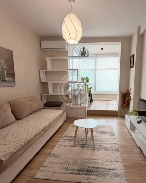 Na Prodej Apartmán 1+1 – Shkëmbi i Kavajës | První Linie u Moře - Image 3