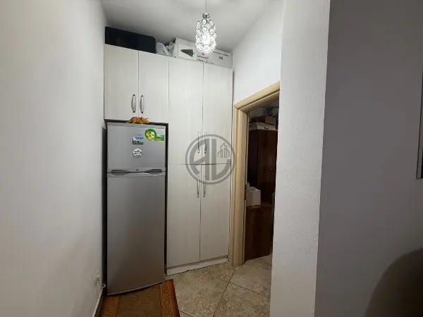 Квартира 1+1 на Продаж – Shkëmbi i Kavajës, біля Coloseu - Image 2