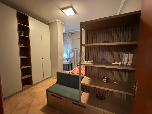 NA PRODEJ 2 APARTMÁNY + SUPER TERASA S VÝHLEDEM NA MOŘE + UZAVŘENÁ GARÁŽ - Image 3